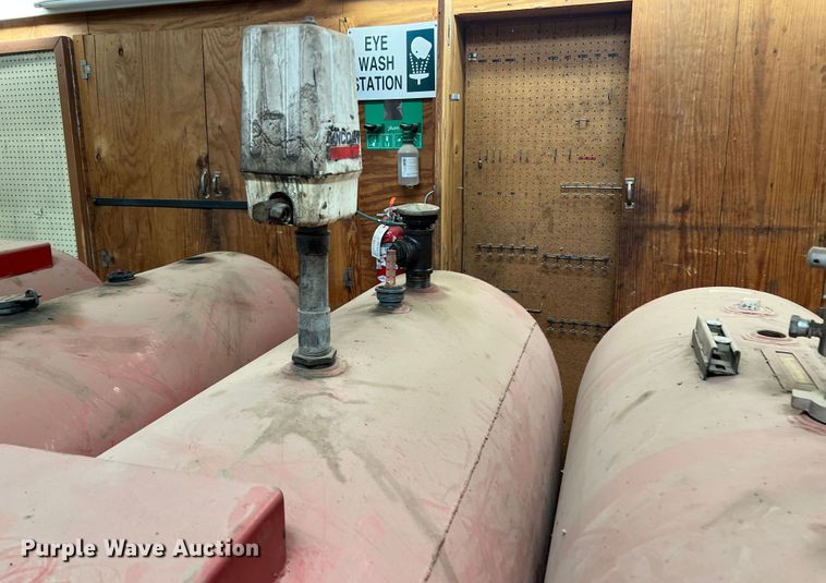 image for item LI9360 (6) We-Mac oil tanks