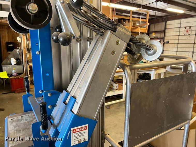 image for item LI9368 Genie AWP-20S  vertical lift