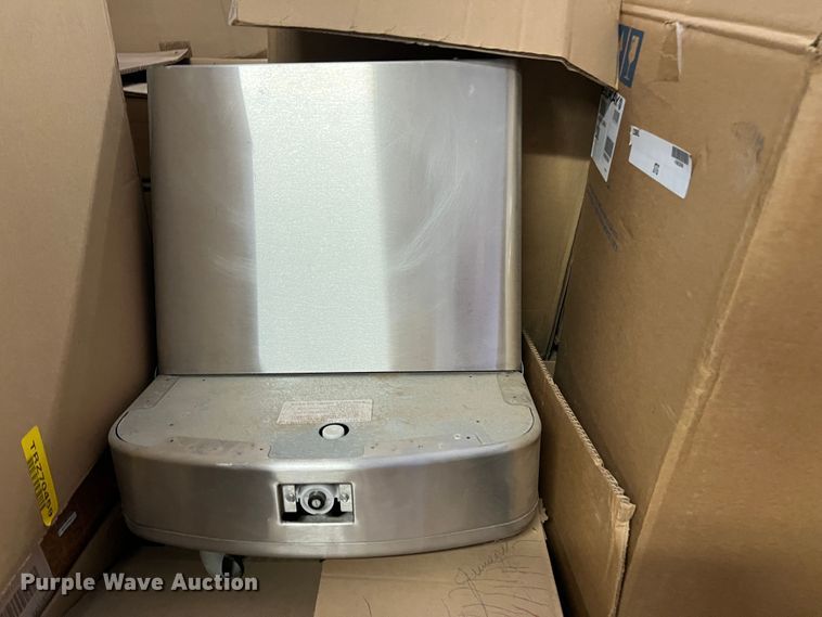 image for item LI9369 Approximately 54 water fountains