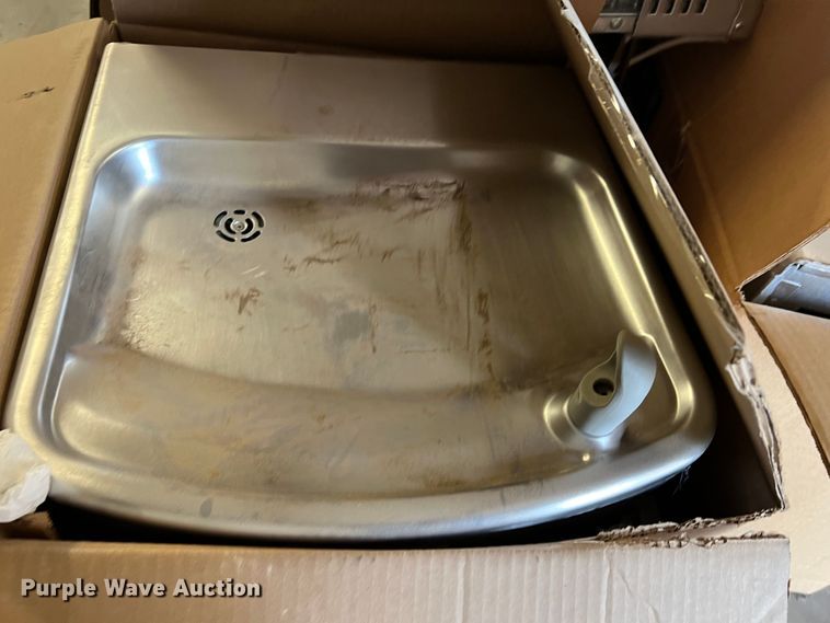image for item LI9369 Approximately 54 water fountains