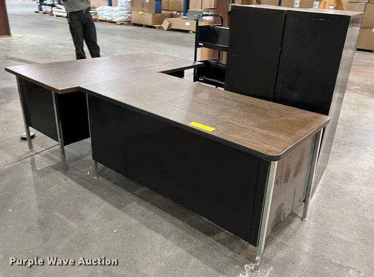 image for item LI9371 Office furniture