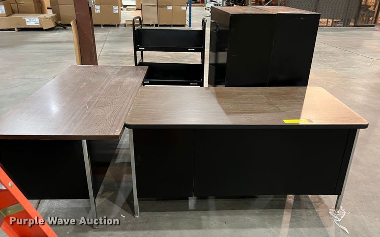 image for item LI9371 Office furniture