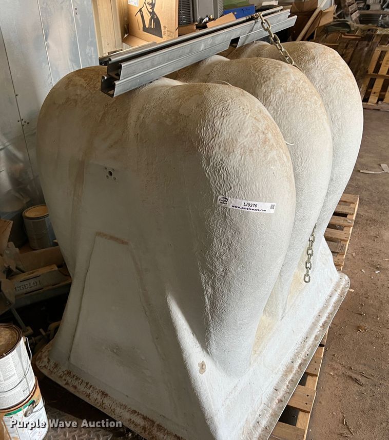 image for item LI9376 (3) outdoor speakers