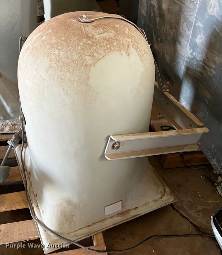 image for item LI9376 (3) outdoor speakers