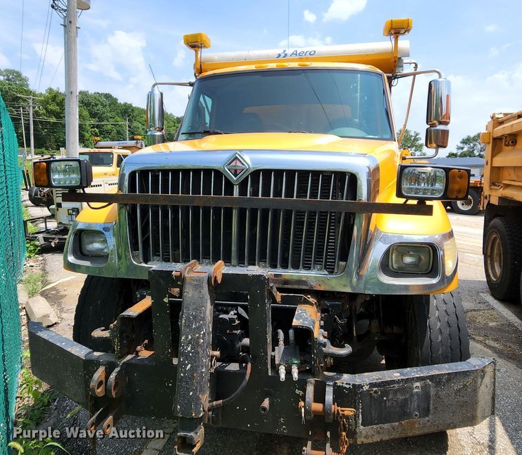 image for item LM9538 2006 International 7400  dump truck