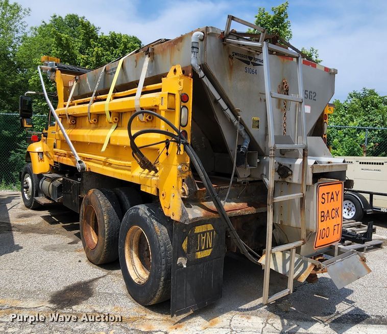 image for item LM9538 2006 International 7400  dump truck