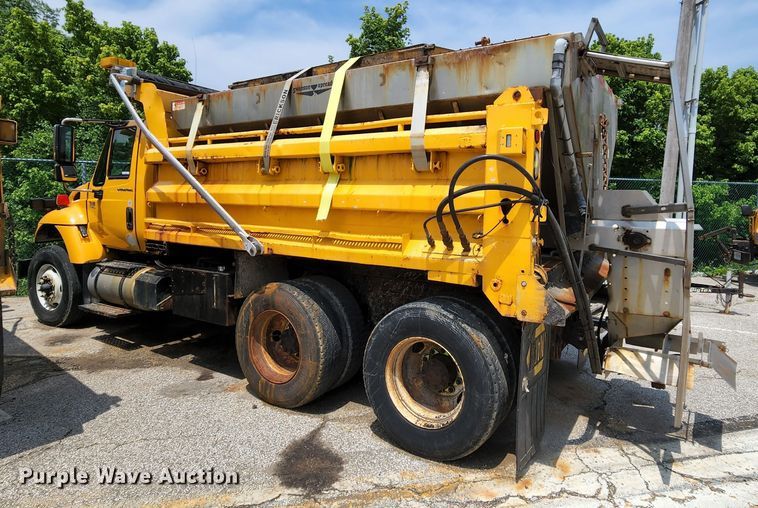 image for item LM9538 2006 International 7400  dump truck