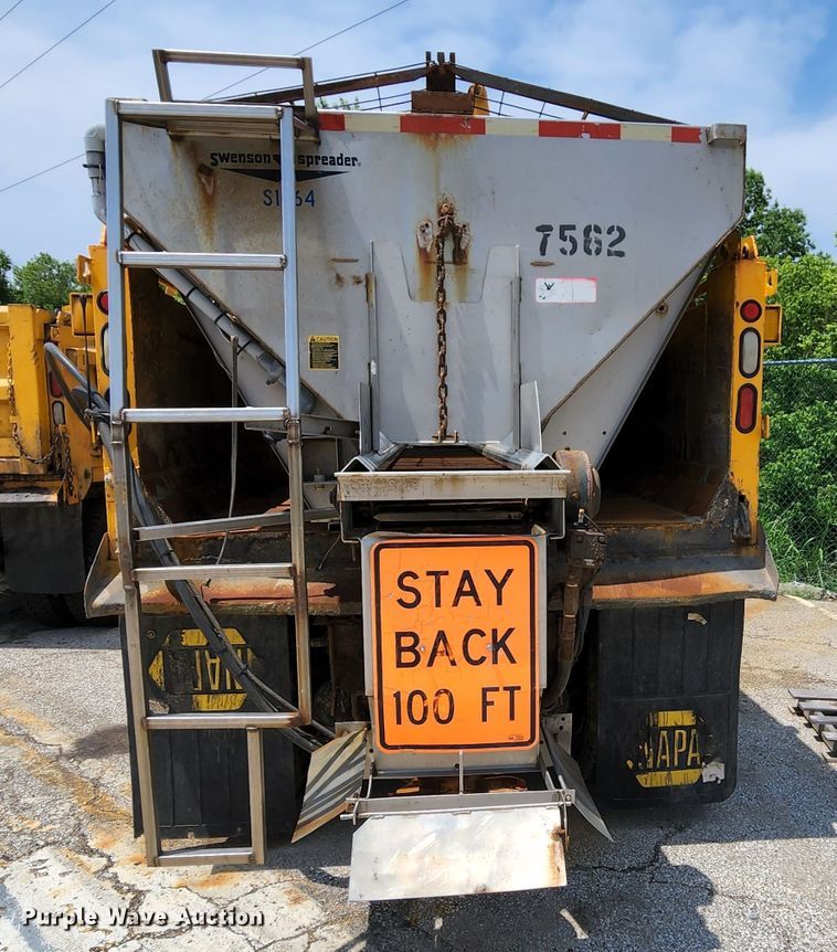 image for item LM9538 2006 International 7400  dump truck