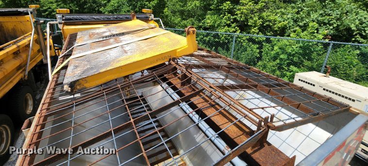 image for item LM9538 2006 International 7400  dump truck