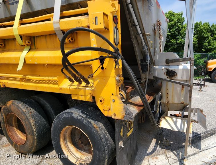 image for item LM9538 2006 International 7400  dump truck