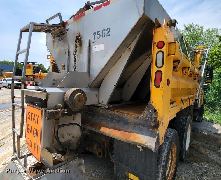 image for item LM9538 2006 International 7400  dump truck