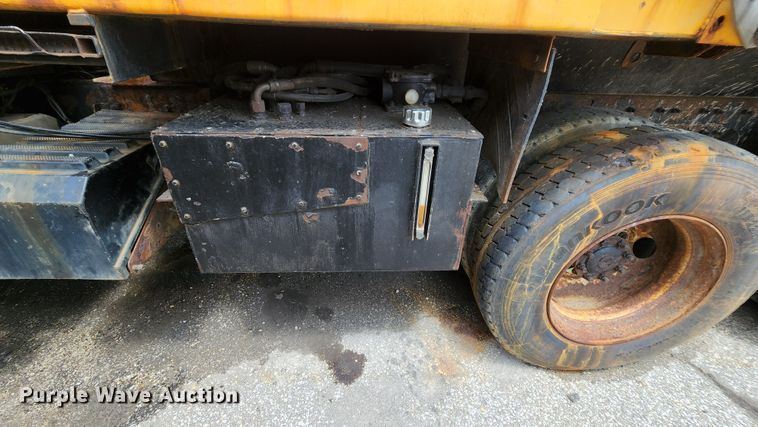 image for item LM9538 2006 International 7400  dump truck