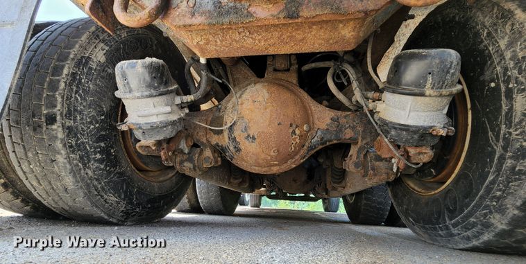 image for item LM9538 2006 International 7400  dump truck