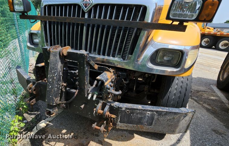 image for item LM9538 2006 International 7400  dump truck