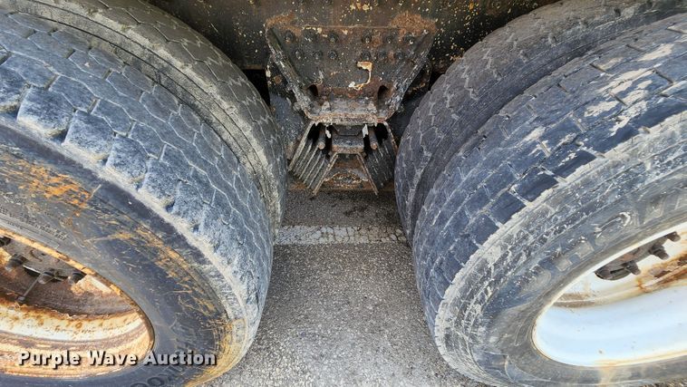 image for item LM9538 2006 International 7400  dump truck