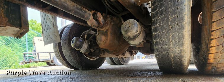 image for item LM9538 2006 International 7400  dump truck