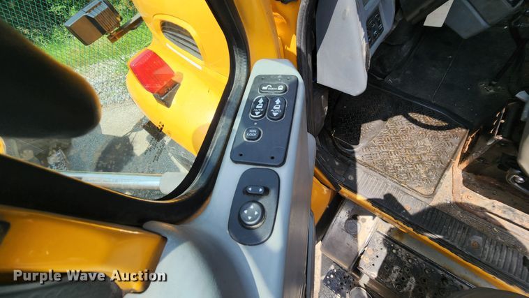 image for item LM9538 2006 International 7400  dump truck