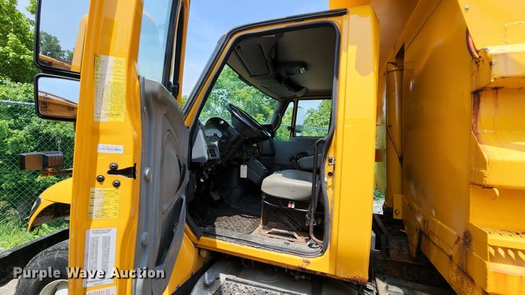 image for item LM9538 2006 International 7400  dump truck