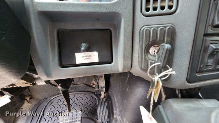 image for item LM9538 2006 International 7400  dump truck