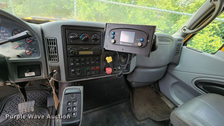 image for item LM9538 2006 International 7400  dump truck