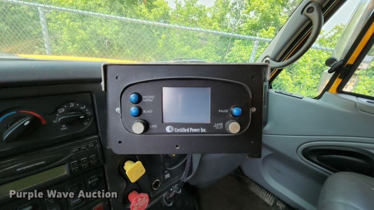 image for item LM9538 2006 International 7400  dump truck