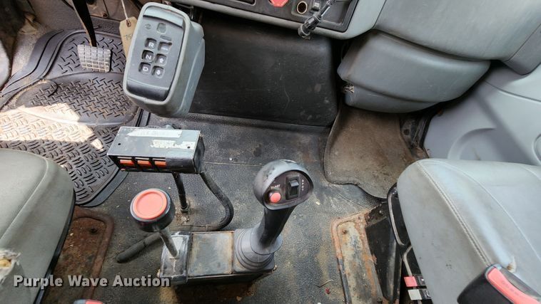 image for item LM9538 2006 International 7400  dump truck