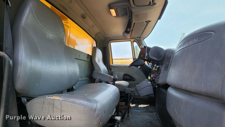 image for item LM9538 2006 International 7400  dump truck