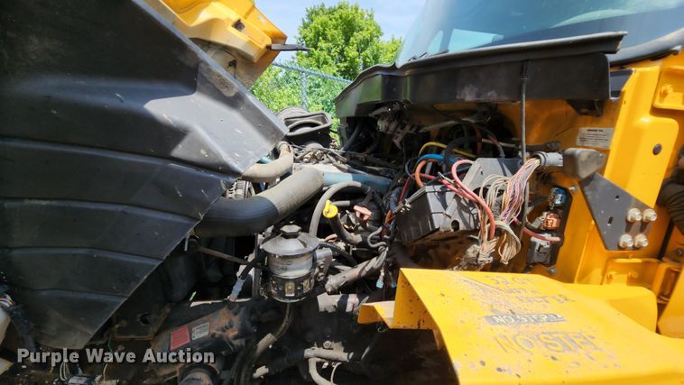 image for item LM9538 2006 International 7400  dump truck