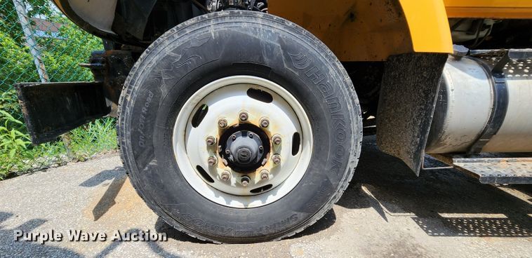 image for item LM9538 2006 International 7400  dump truck