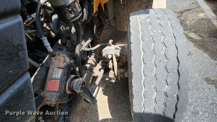 image for item LM9538 2006 International 7400  dump truck