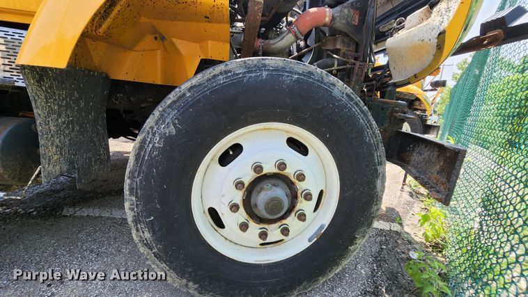 image for item LM9538 2006 International 7400  dump truck