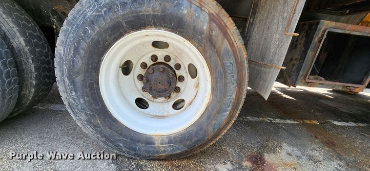 image for item LM9538 2006 International 7400  dump truck