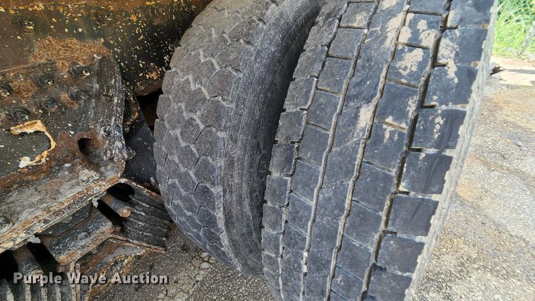 image for item LM9538 2006 International 7400  dump truck