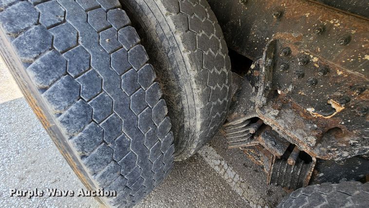 image for item LM9538 2006 International 7400  dump truck