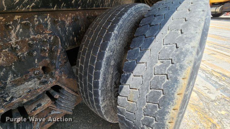 image for item LM9538 2006 International 7400  dump truck