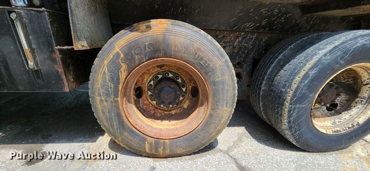 image for item LM9538 2006 International 7400  dump truck