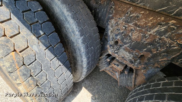 image for item LM9538 2006 International 7400  dump truck