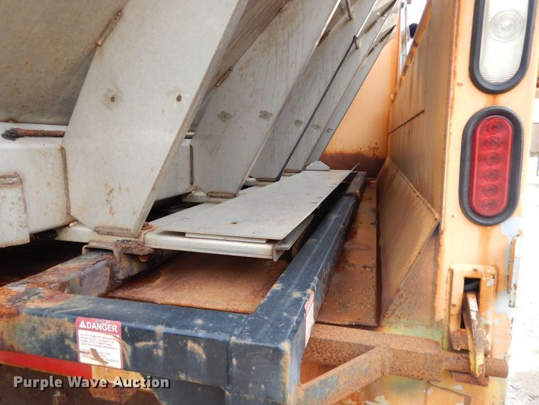 image for item LM9540 2004 International 7400  dump truck