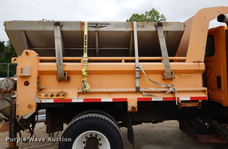 image for item LM9540 2004 International 7400  dump truck