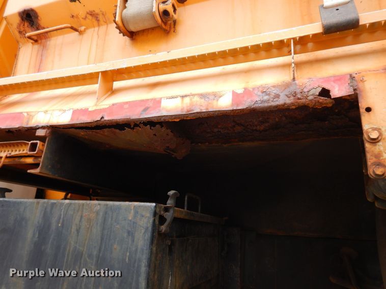 image for item LM9540 2004 International 7400  dump truck