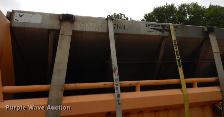 image for item LM9540 2004 International 7400  dump truck