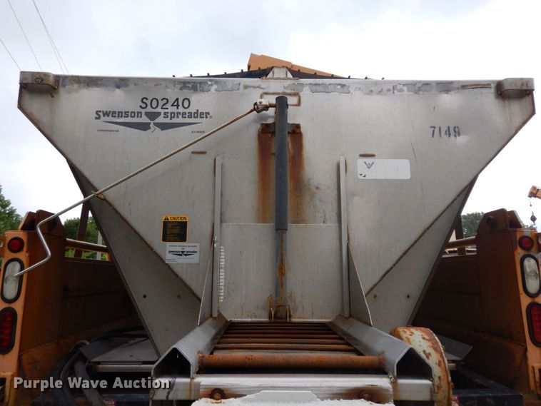 image for item LM9540 2004 International 7400  dump truck