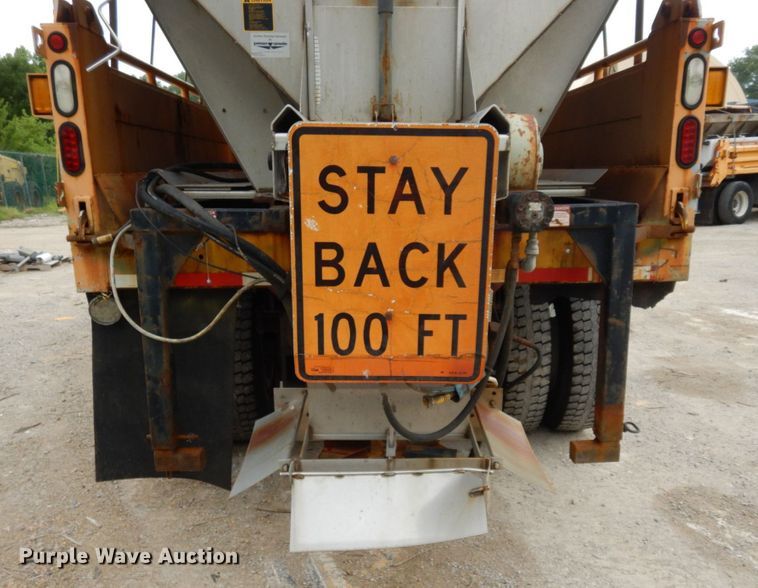 image for item LM9540 2004 International 7400  dump truck