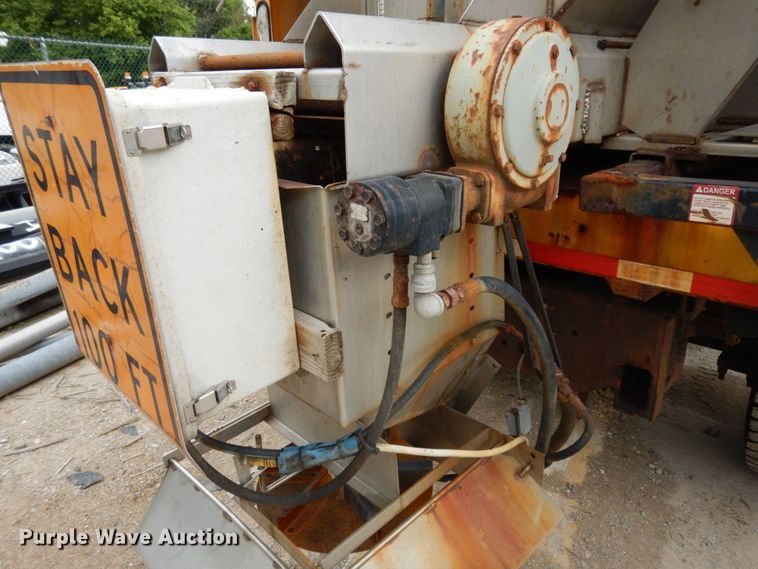 image for item LM9540 2004 International 7400  dump truck