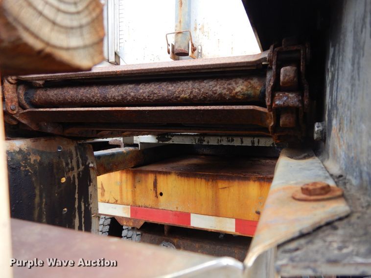 image for item LM9540 2004 International 7400  dump truck