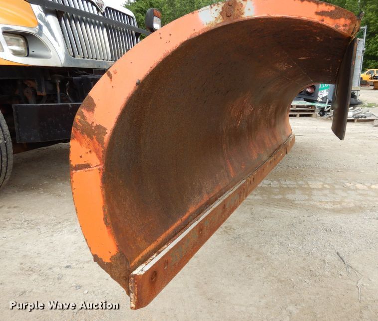 image for item LM9540 2004 International 7400  dump truck