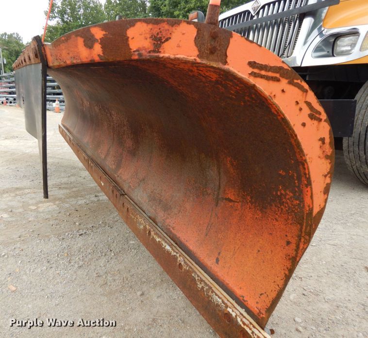 image for item LM9540 2004 International 7400  dump truck