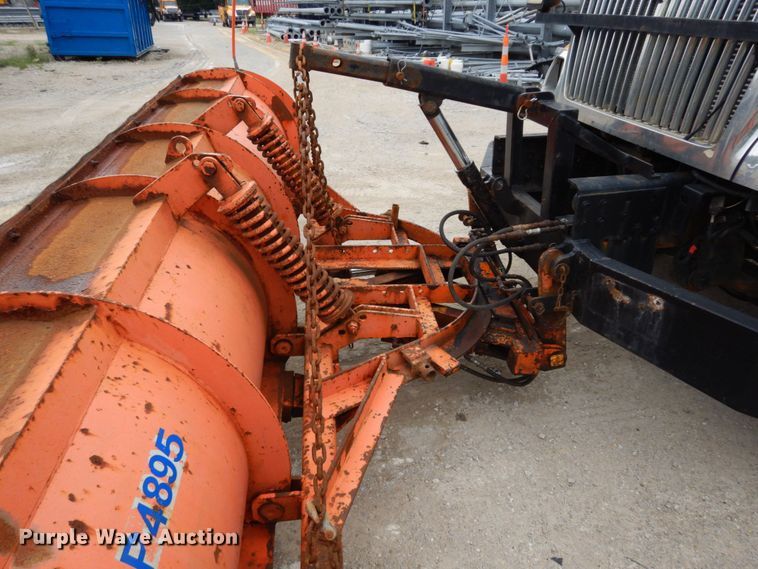 image for item LM9540 2004 International 7400  dump truck