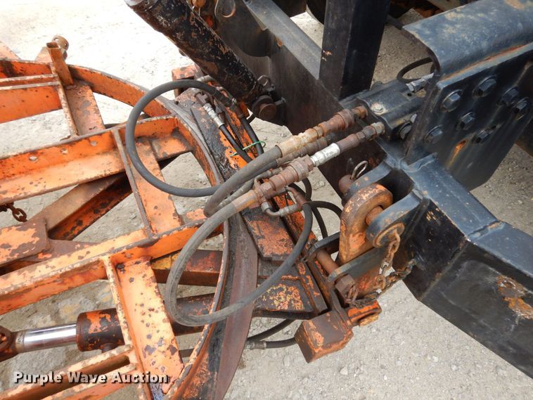 image for item LM9540 2004 International 7400  dump truck