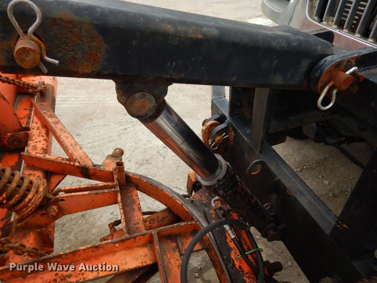 image for item LM9540 2004 International 7400  dump truck